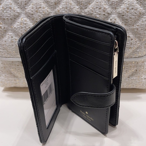 Kate Spade Carey Medium Compartment Bifold Wallet
COLOR: Black
NWT - Picture 12 of 16